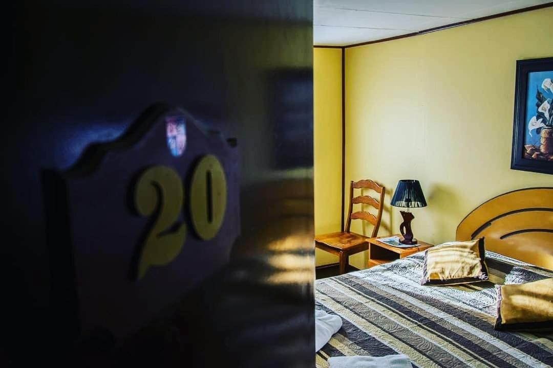 Hostal Alcazar Puerto Natales Extérieur photo