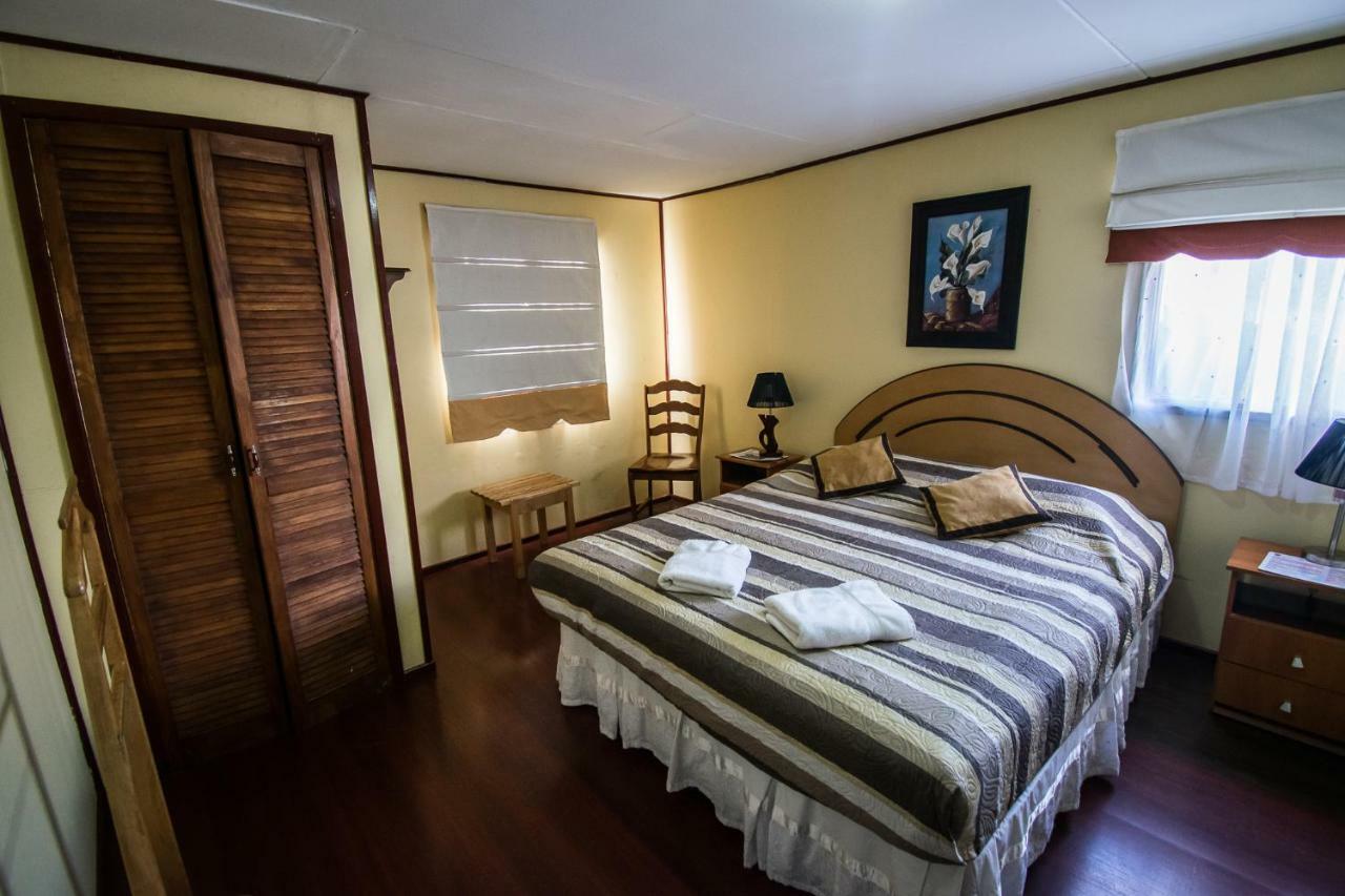 Hostal Alcazar Puerto Natales Extérieur photo