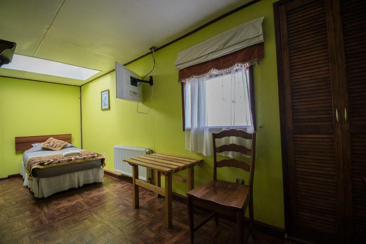 Hostal Alcazar Puerto Natales Extérieur photo